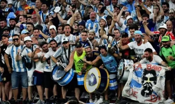 Multidão de torcedores argentinos toma as ruas de Atlanta para decisão contra o Egito