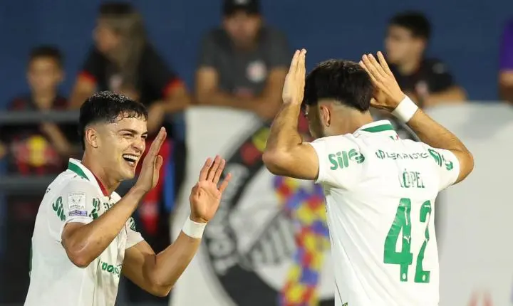 Palmeiras derrota Bragantino e segue líder isolado do Brasileirão