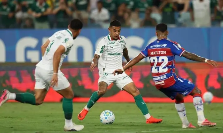 Palmeiras perde para o Fortaleza na Arena Pantanal, mas se classifica na Copa do Brasil