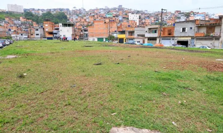 Prefeito Marcelo Oliveira autoriza início das obras de espaço esportivo no Jardim Kennedy