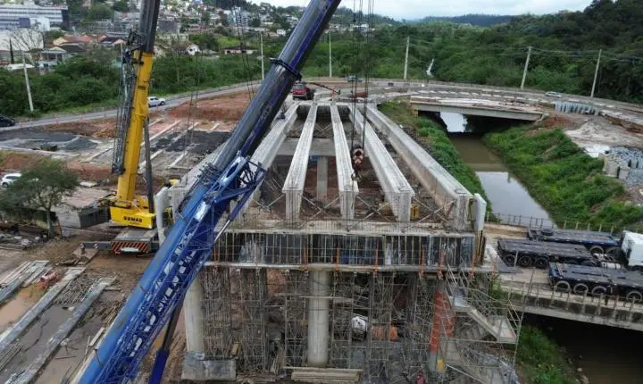 Prefeitura de Ribeirão Pires conclui içamento de vigas do Viaduto Estaiado antes do prazo previsto