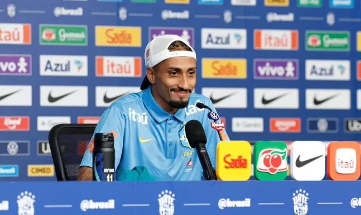 Raphinha mostra foco e tranquilidade da seleção para a estreia