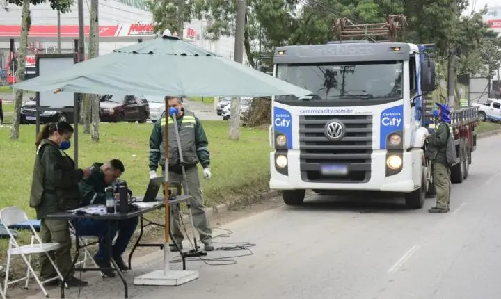 Santo André realiza blitz educativa do Maio Amarelo com foco em veículos a diesel