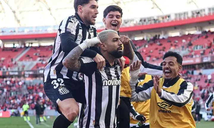 Santos vence o Internacional no Beira-Rio com dois gols de Gabigol e afunda rival no Z4