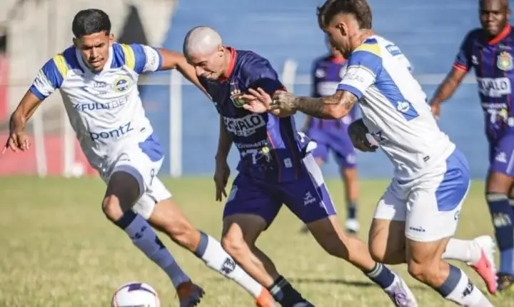 São José supera gramado ruim e expulsão do rival para vencer o São Caetano de virada na Copa Paulista