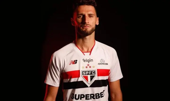 São Paulo quita dívida na Fifa, encerra punição e oficializa a contratação do zagueiro Domingos Duarte