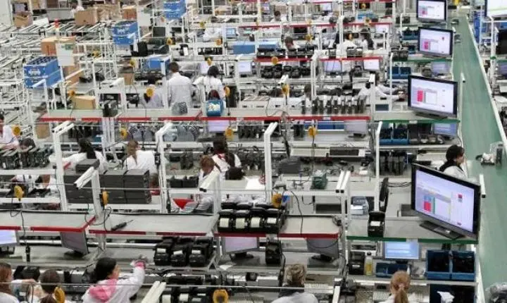 Setor de indústria concentra as vagas na capital nesta segunda-feira