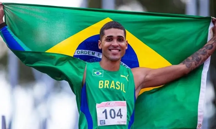 Thiago Moura salta no 